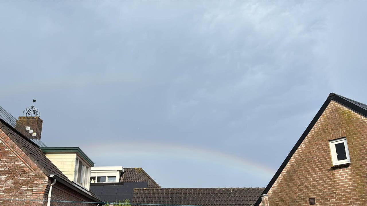 In Hapert komt de regenboog tevoorschijn (foto: Marlee Kraaijvanger-Heesters)
