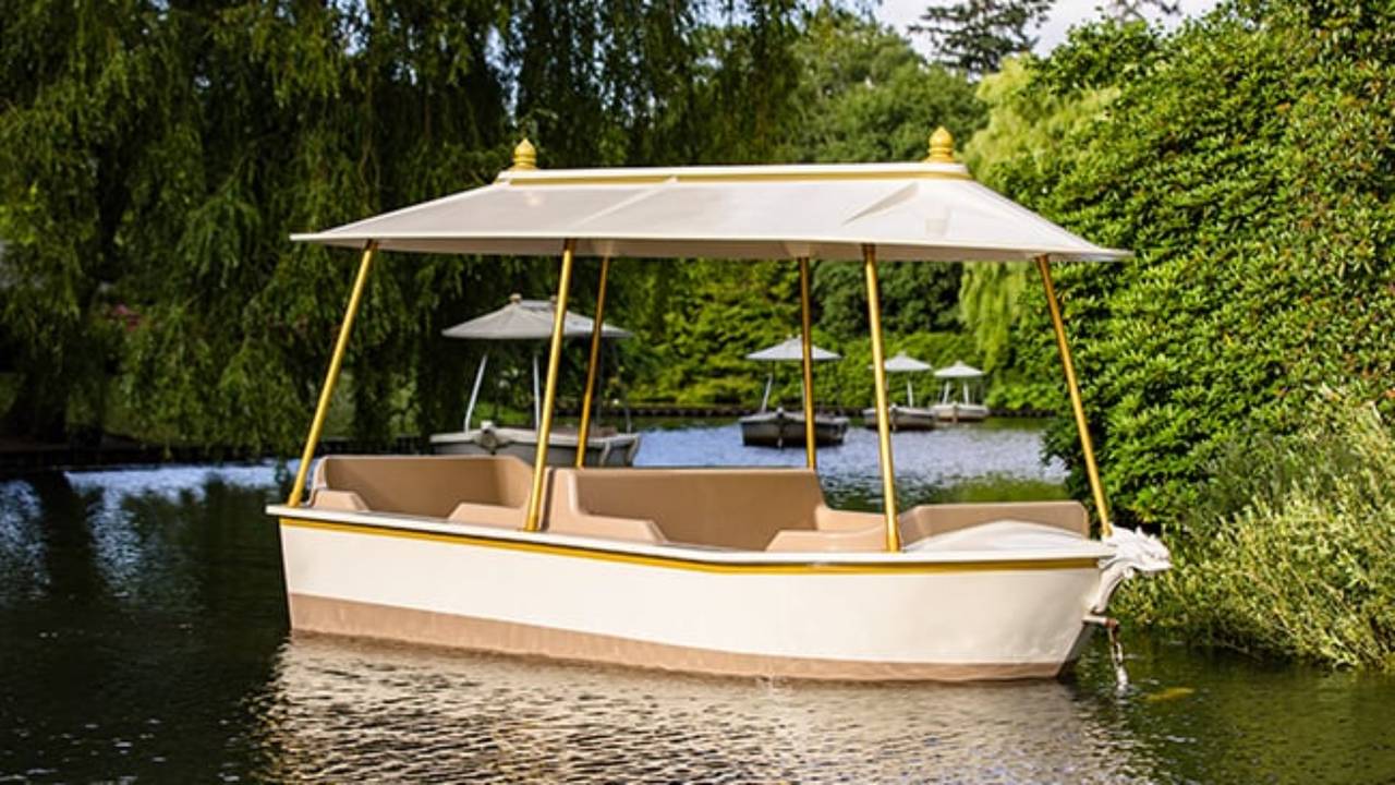 De eerste nieuwe boot vaart sinds 25 juni mee (foto: Efteling).