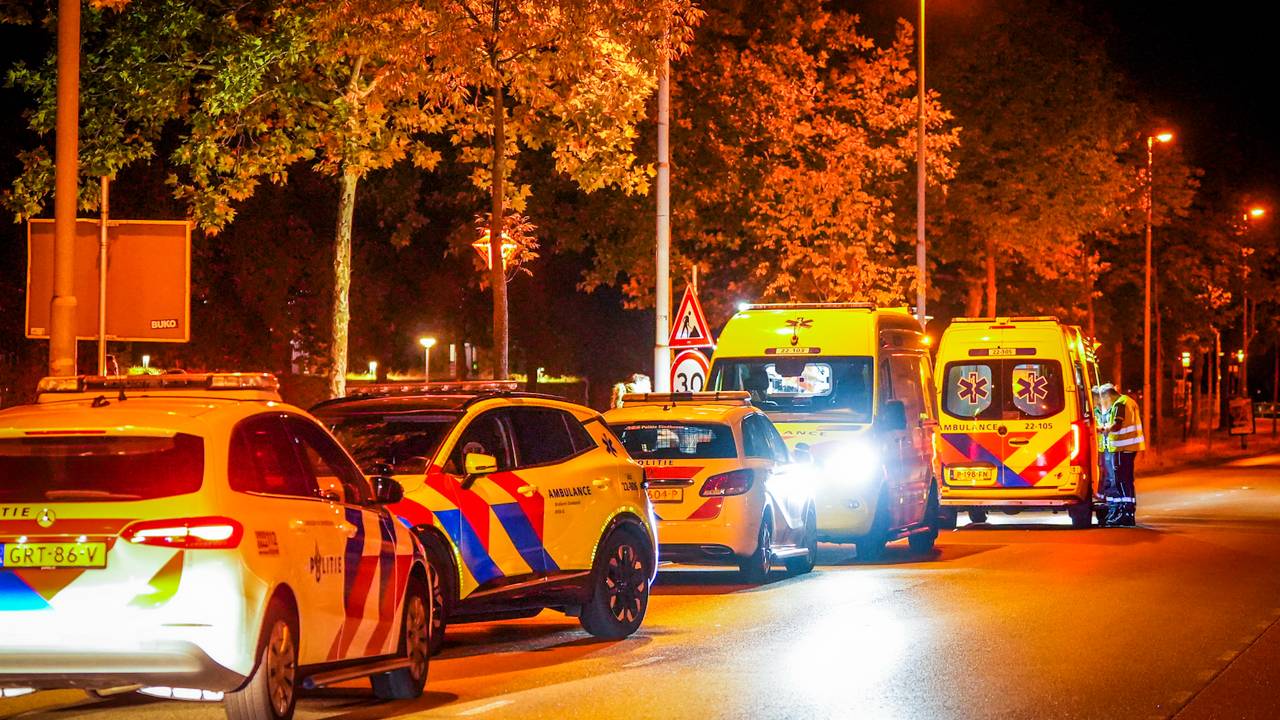 Veel politiewagens en ambulances gealarmeerd nadat jonge Syrische asielzoekers waren neergestoken in Eindhoven (foto: Persbureau Heitink).