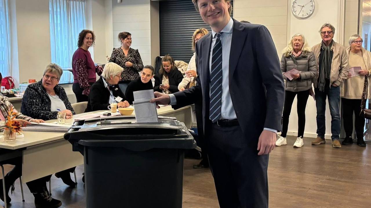 Brekelmans stemt in 'zijn' Oisterwijk (foto: Facebook Ruben Brekelmans).