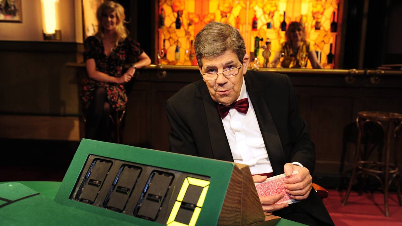 Joost Prinsen als presentator van 'Met het mes op tafel' (foto: ANP).