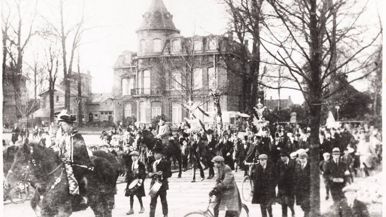 De intocht van Sinterklaas in Tilburg op 30 november 1924 (foto: Regionaal Archief Tilburg).