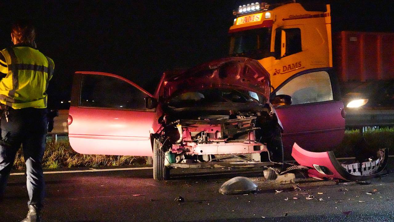 De auto na de botsing (Foto: Jeroen Stuve / Persbureau Heitink.)