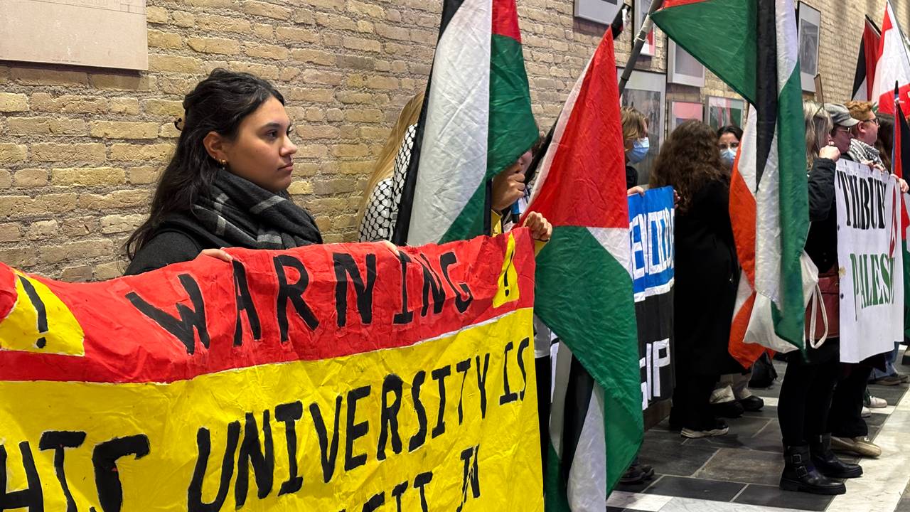 Stil protest bij Tilburg University (foto: Omroep Brabant).