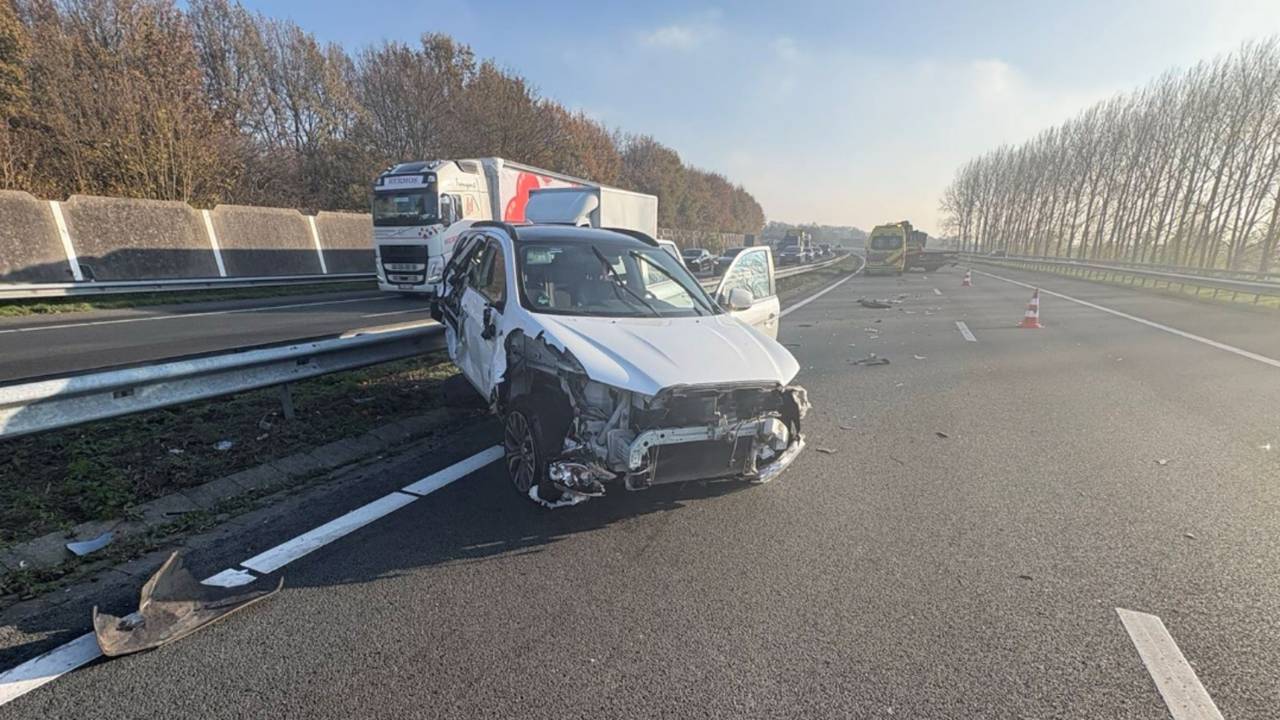 Een ongeluk op de A2 bij Valkenswaard zorgt vrijdag voor vertraging richting Maastricht (foto: Rijkswaterstaat Verkeersinformatie).