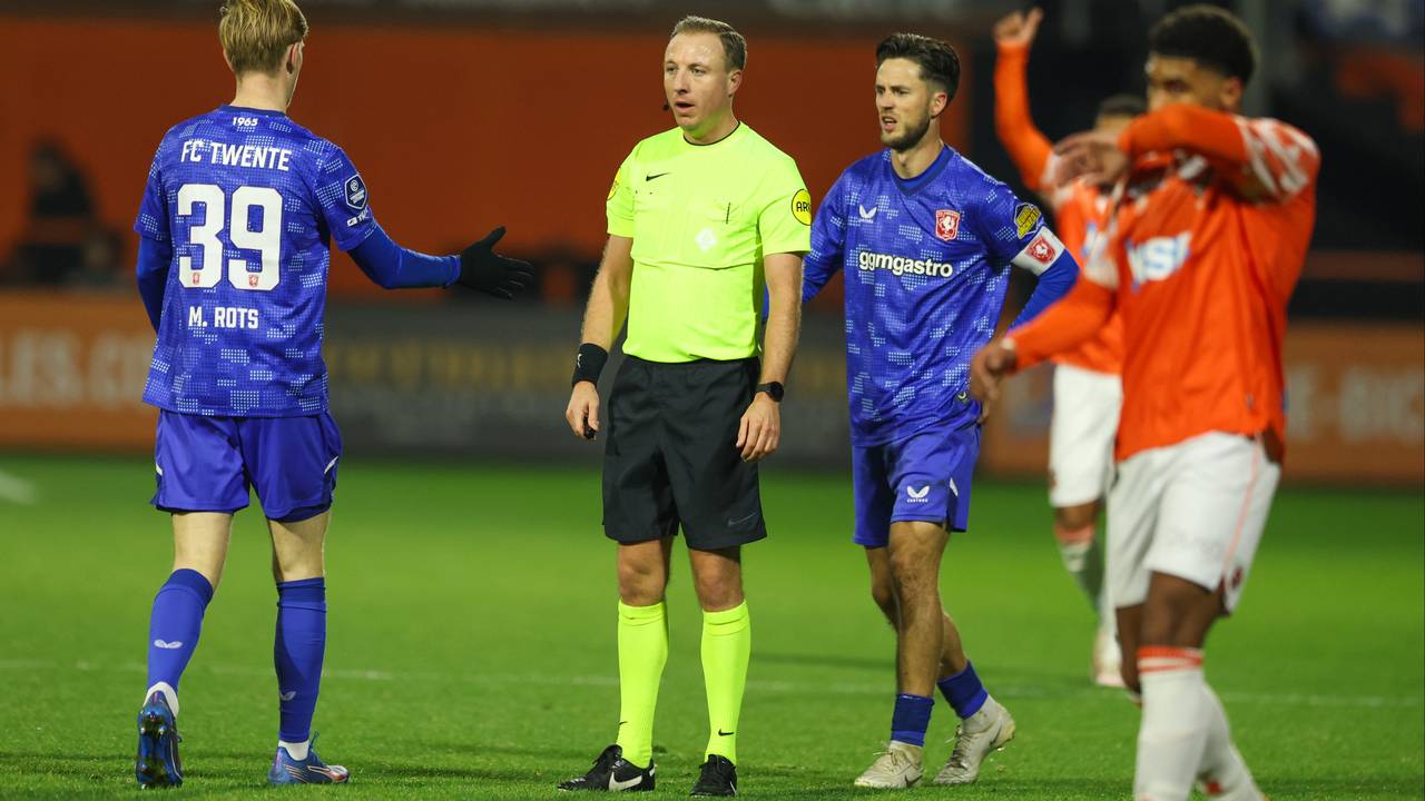Stan Teuben bij zijn Eredivisiedebuut FC Volendam - FC Twente (foto: Gerard Spaans/Orange Pictures).