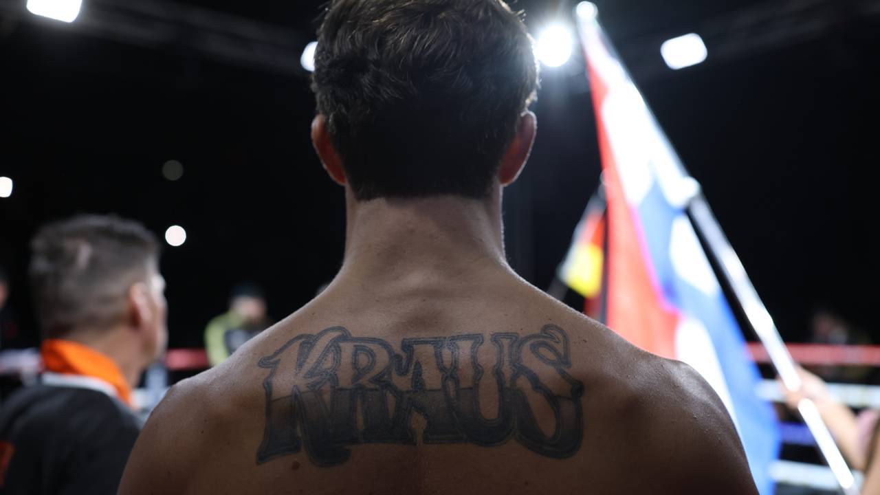 De rug van profbokser Gradus Kraus.