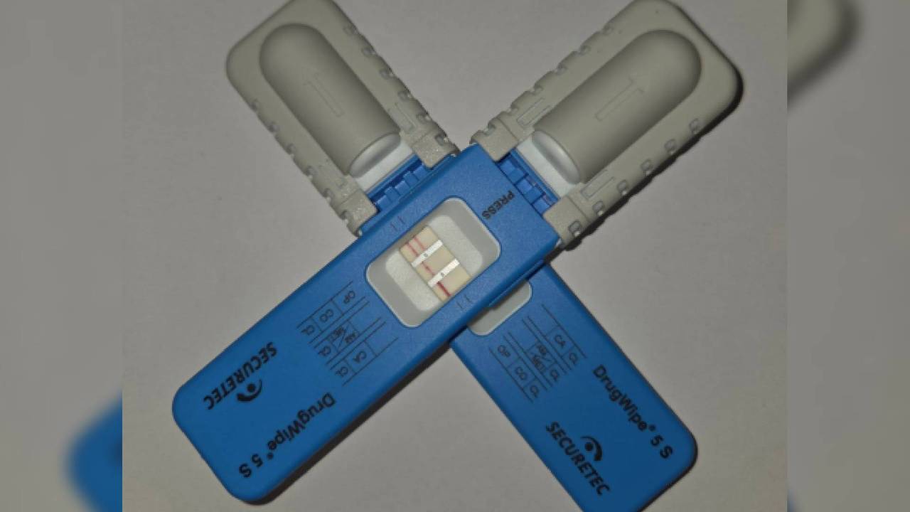 De testen van de man en vrouw (foto: wijkagenten_sonenbreugel/Instagram).