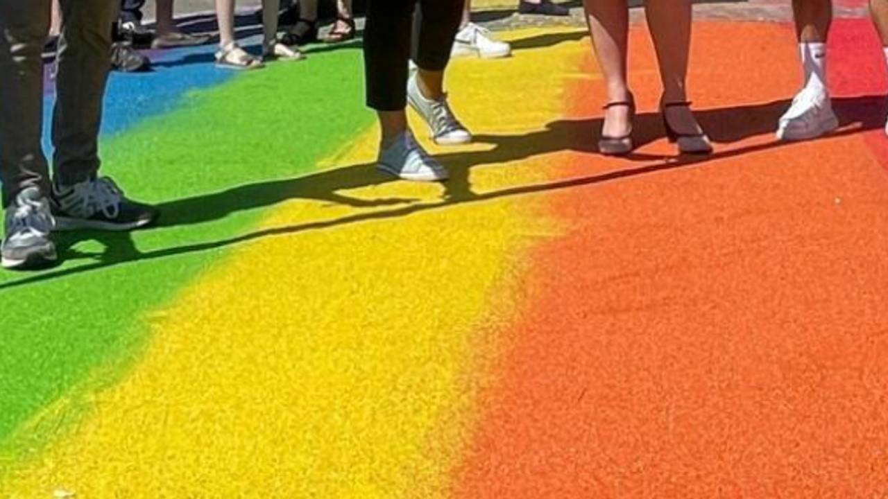 Het regenboogpad in Breda (foto: gemeente Breda).