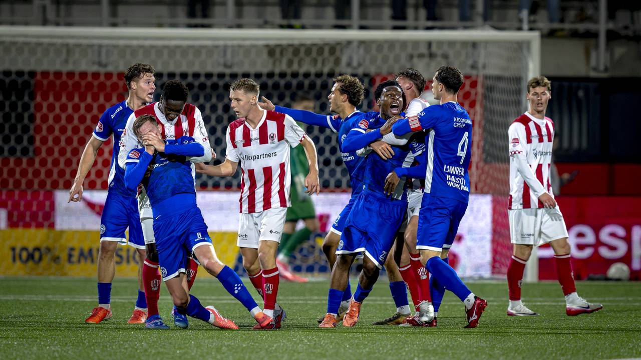 De wedstrijd tussen TOP Oss en Almere City werd ontsierd door een vechtpartij. (Foto: ANP.)