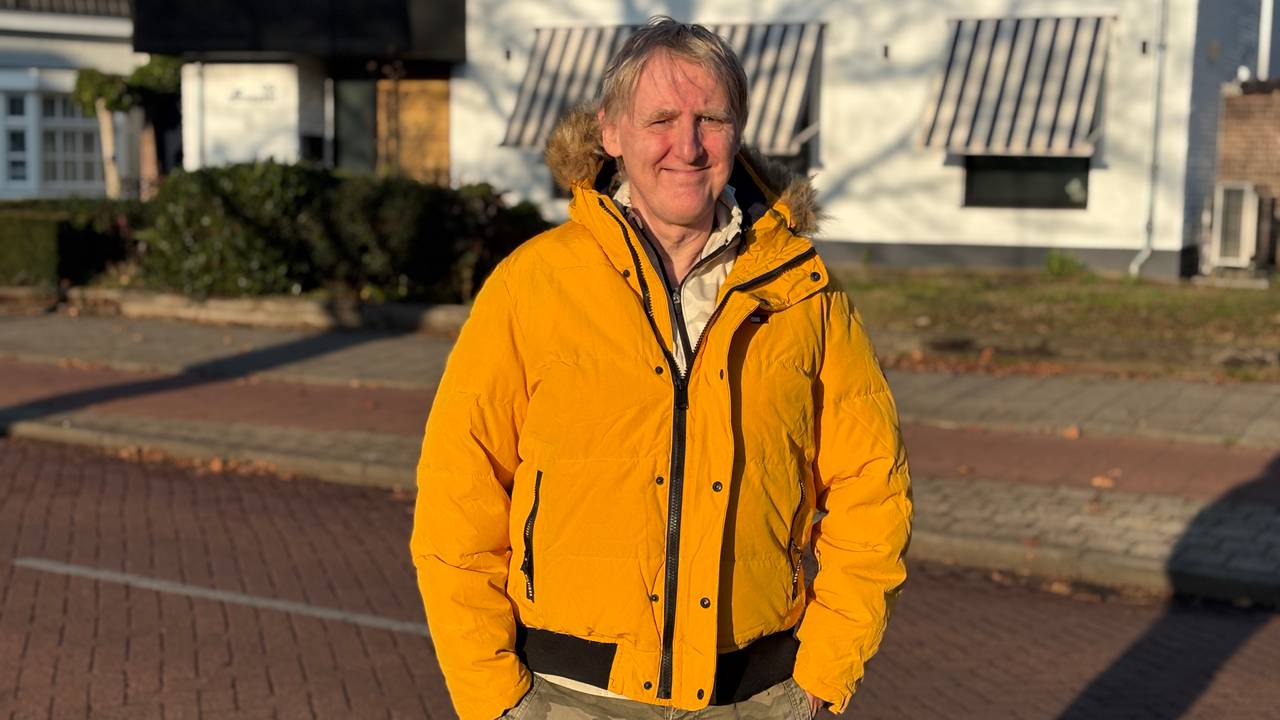 Regisseur Ruud reisde de wereld over, maar nu woont hij weer in Valkenswaard. 