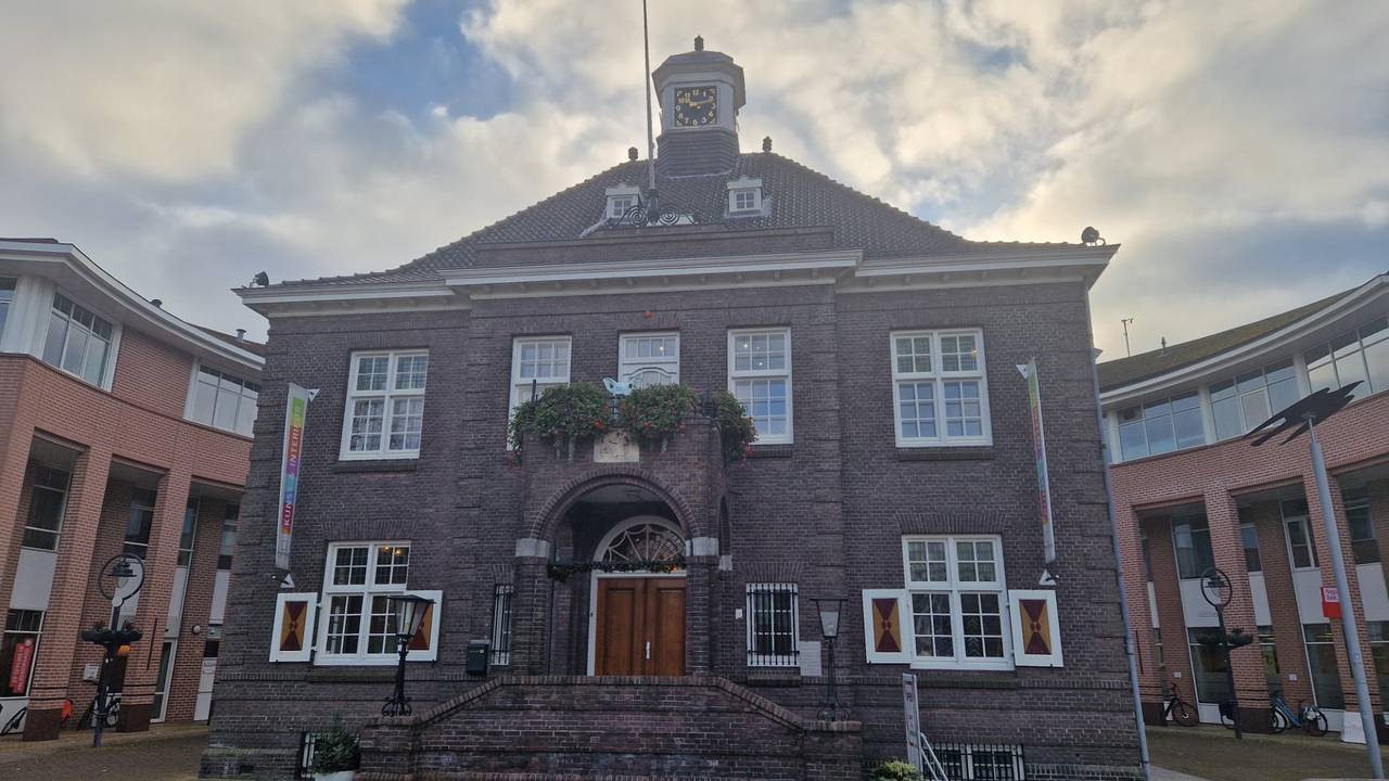 Het Oude Raadhuis aan de Markt in Valkenswaard (foto: Henk van Ingen).