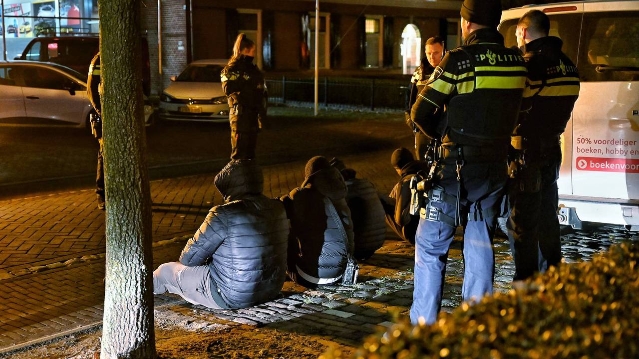 Vier mannen aangehouden na melding schieten Udenhout (foto: Persbureau Heitink).