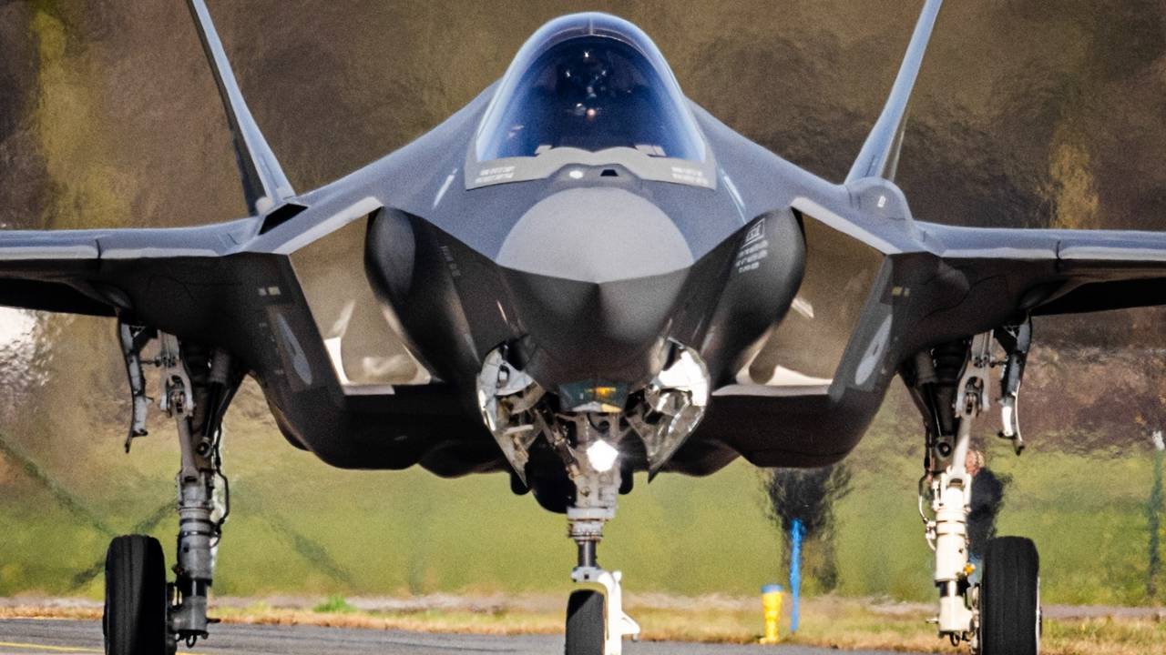 F-35 straaljagers stijgen op vanaf vliegbasis Volkel (Foto:ANP)