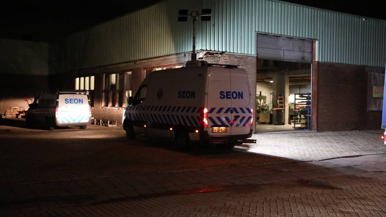 De Landelijke Eenheid van de politie heeft dinsdag een inval gedaan (foto: Persbureau Heitink).