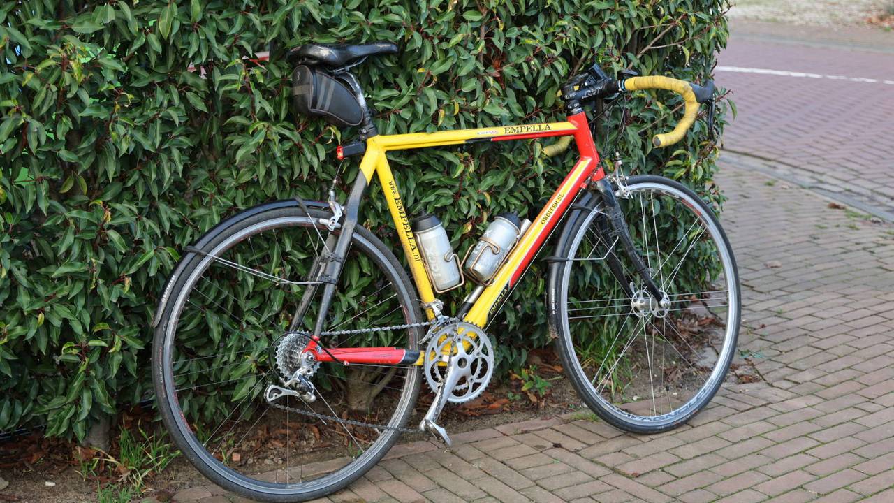 De man was aan het wielrennen toen het misging (foto: Saskia Kusters / Persbureau Heitink).