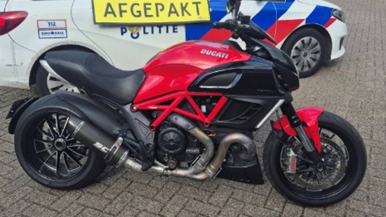De motor van de 29-jarige Eindhovenaar is in beslag genomen door de politie (foto: Pol_Eindhoven/Instagram).