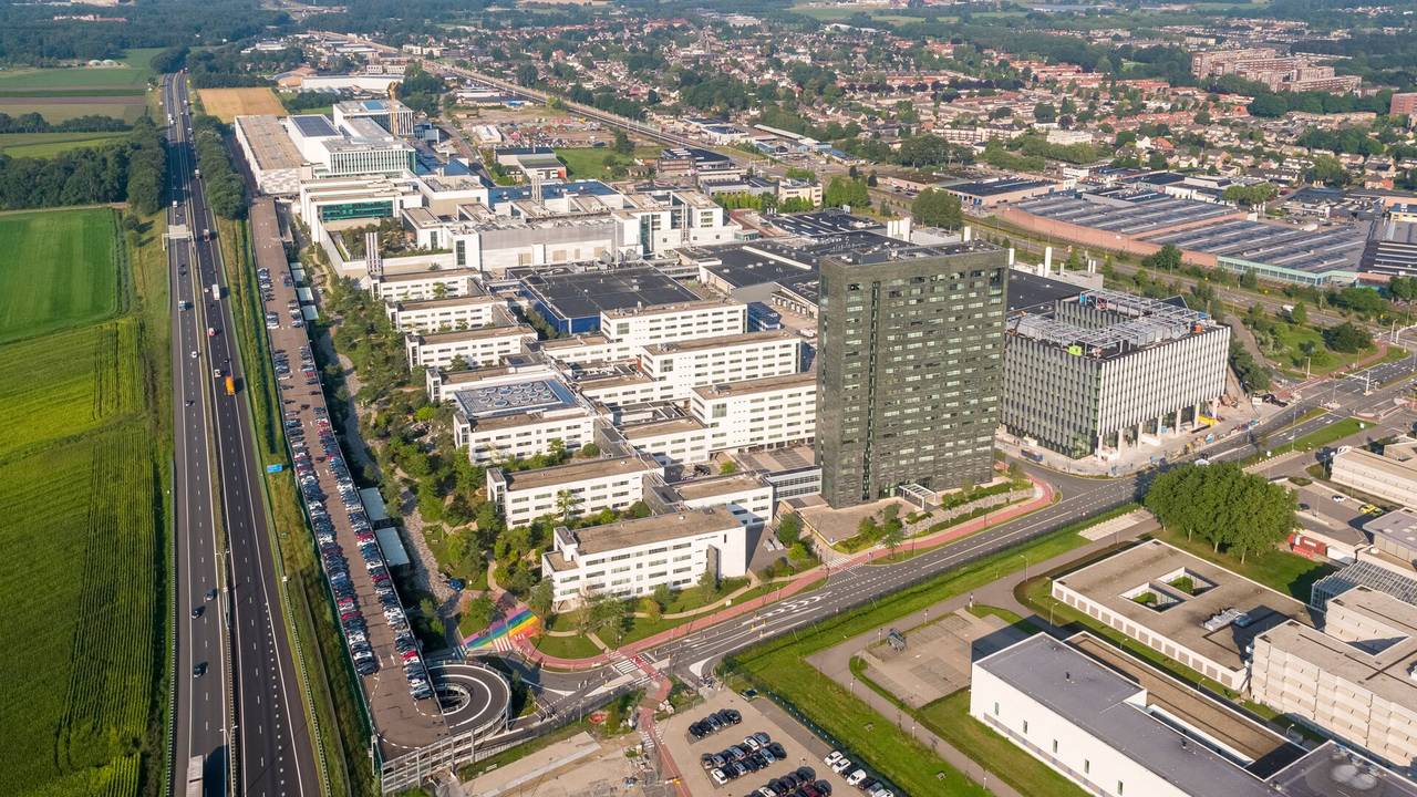 De ASML-campus in Veldhoven waar nu al zo'n 20.000 medewerkers werken (foto: ASML)