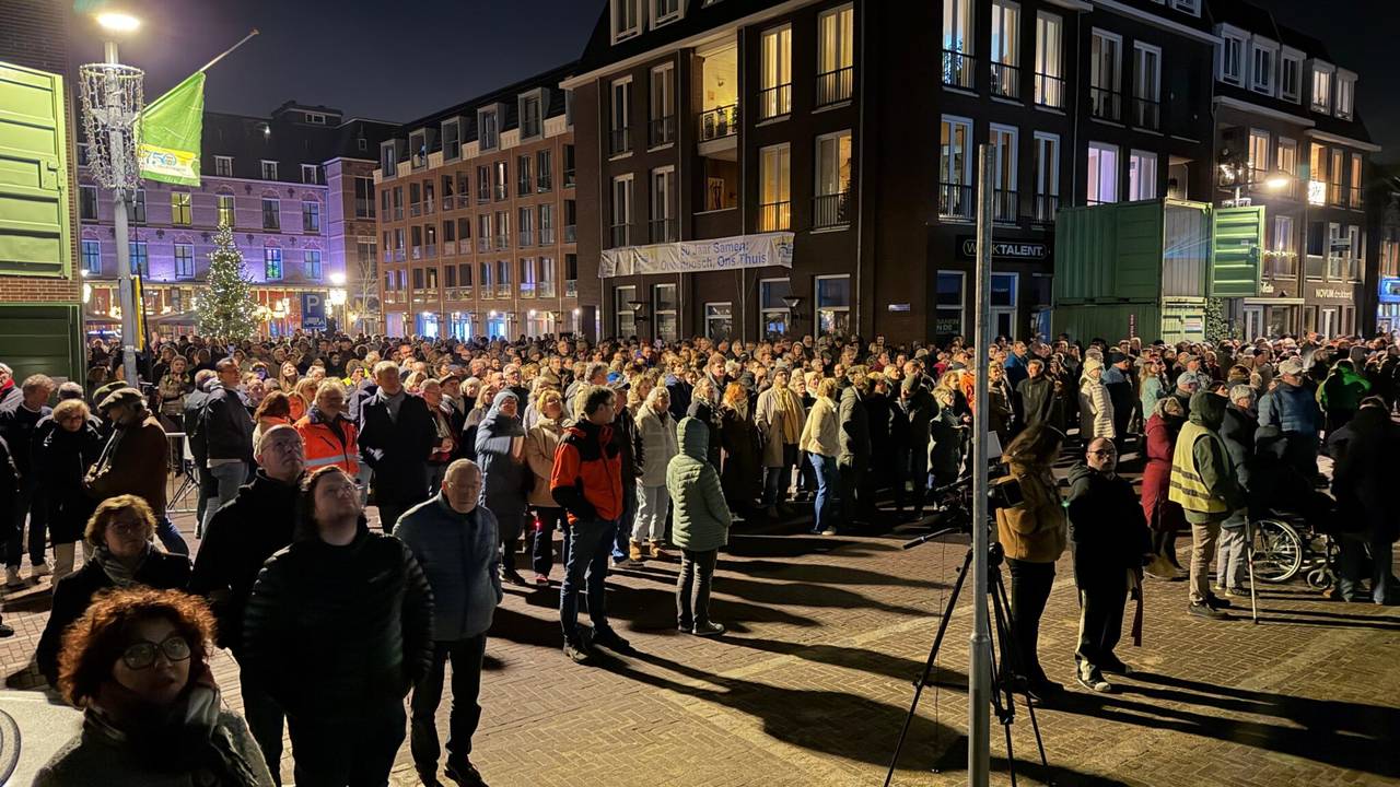 Ruim driehonderd bezoekers moesten voor 22.00 uur teleurgesteld naar huis. (foto: ZuidWest Update)