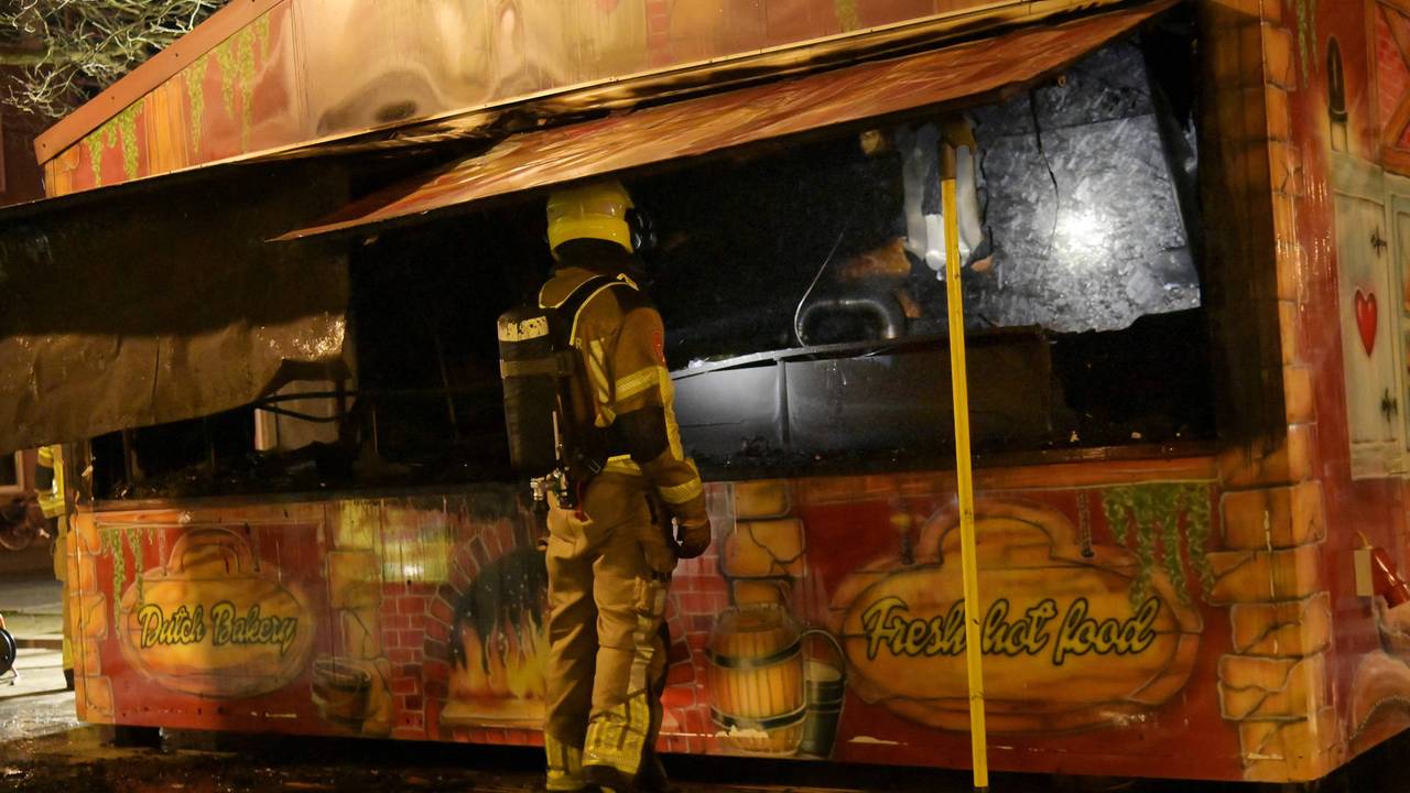 Undercoveragenten zien brandstichting bij oliebollenkraam en grijpen in