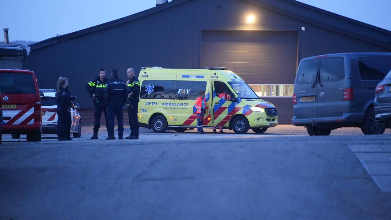 Bij het bedrijf in Babylonienbroek is iemand om het leven gekomen (foto: Erik Haverhals/Persbureau Heitink).