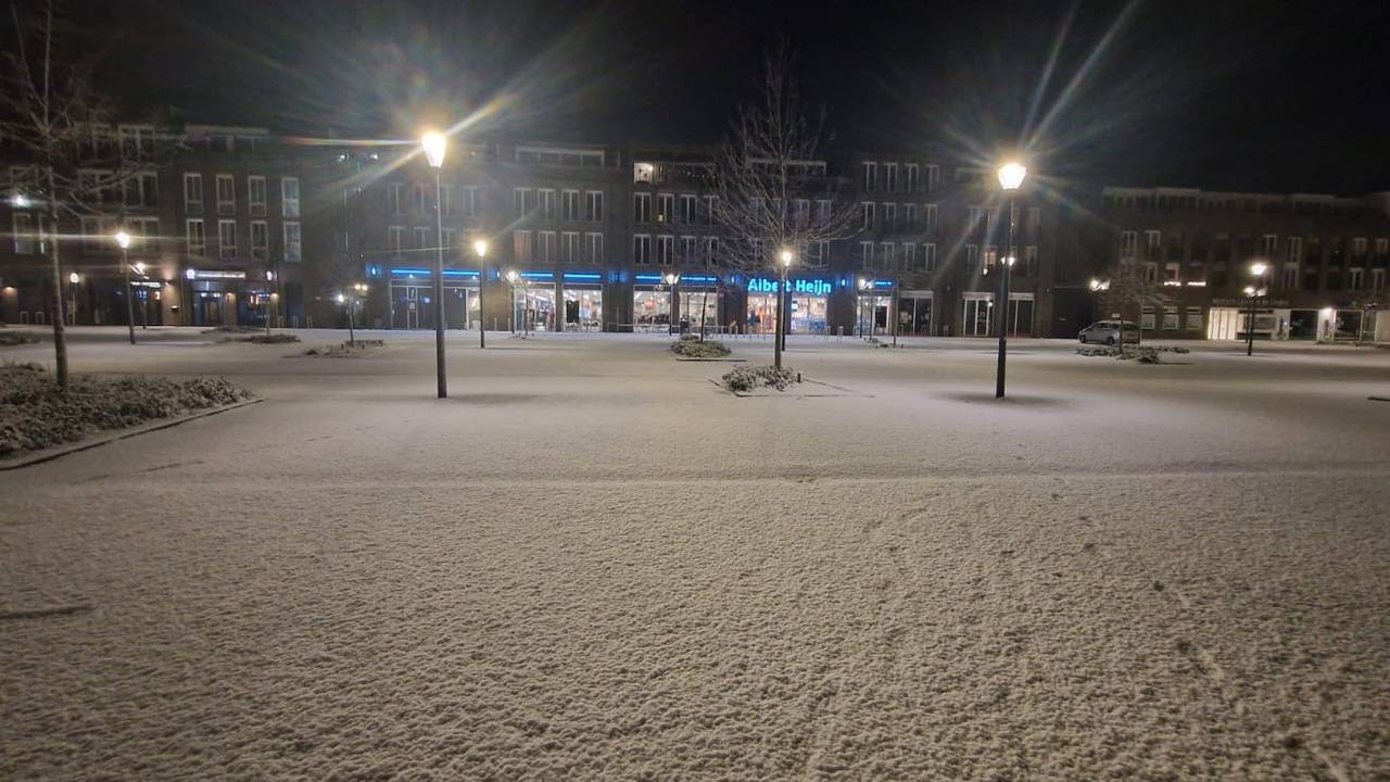 Een wit plein in Son.