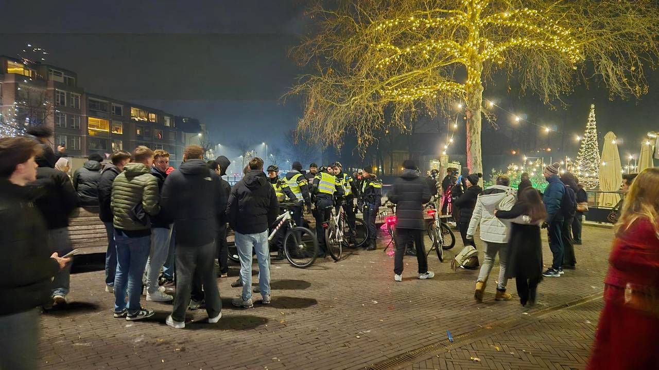 De politie is aangekomen bij de vuurwerkvrije zone in Breda 