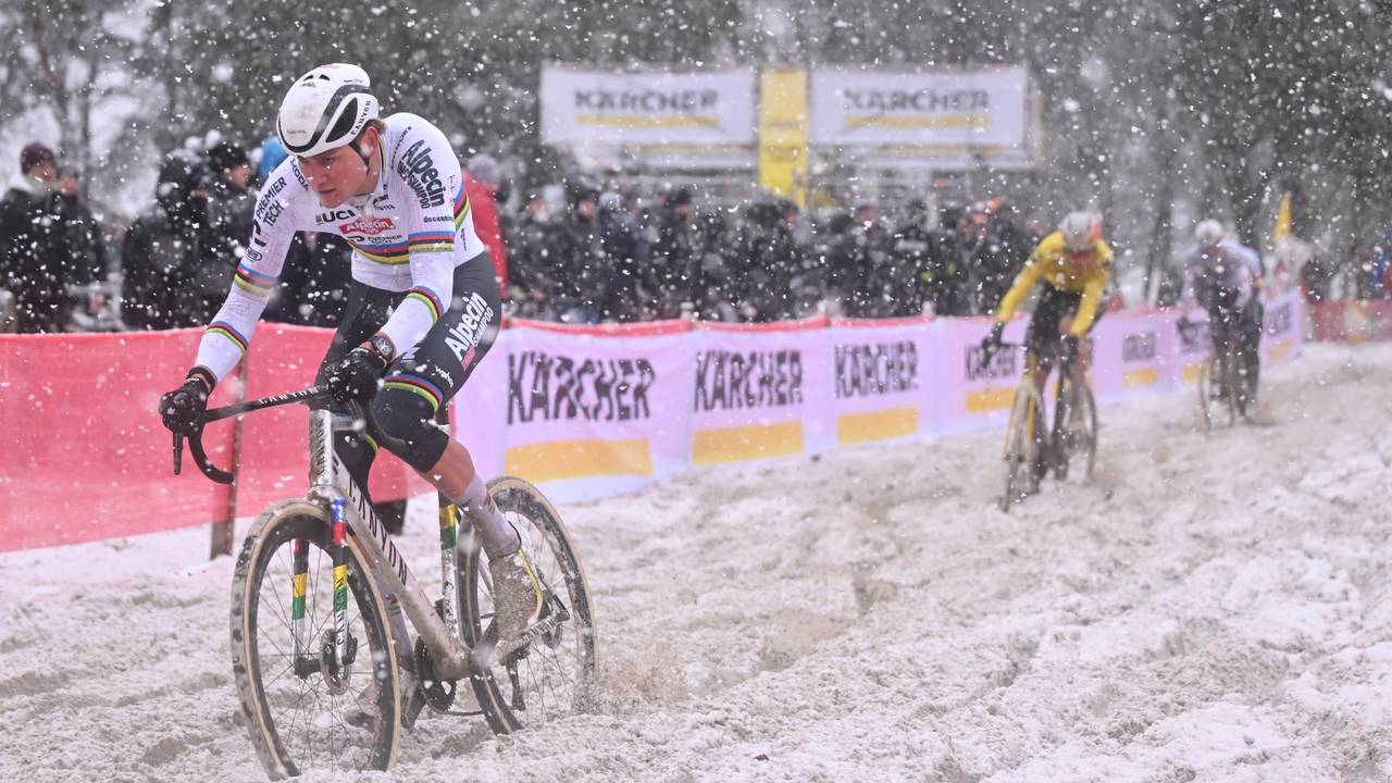 Bizarre omstandigheden, maar Van der Poel wint.