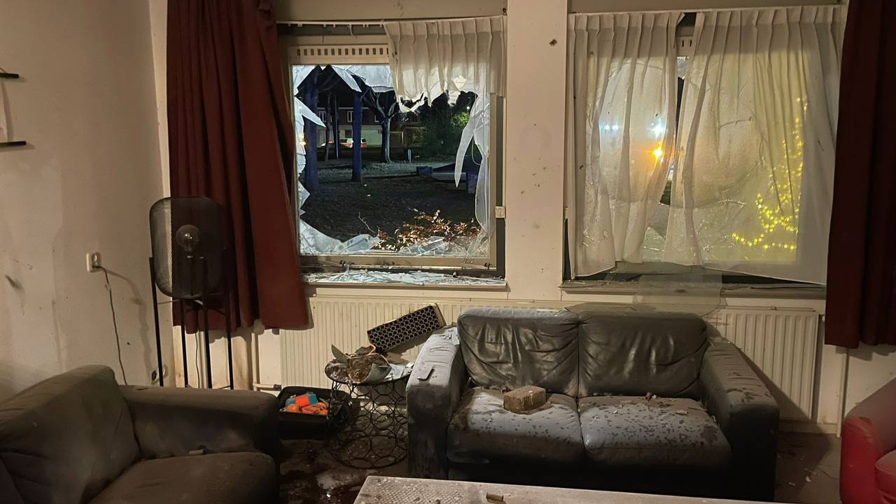 De vernielde woonkamer (privéfoto).