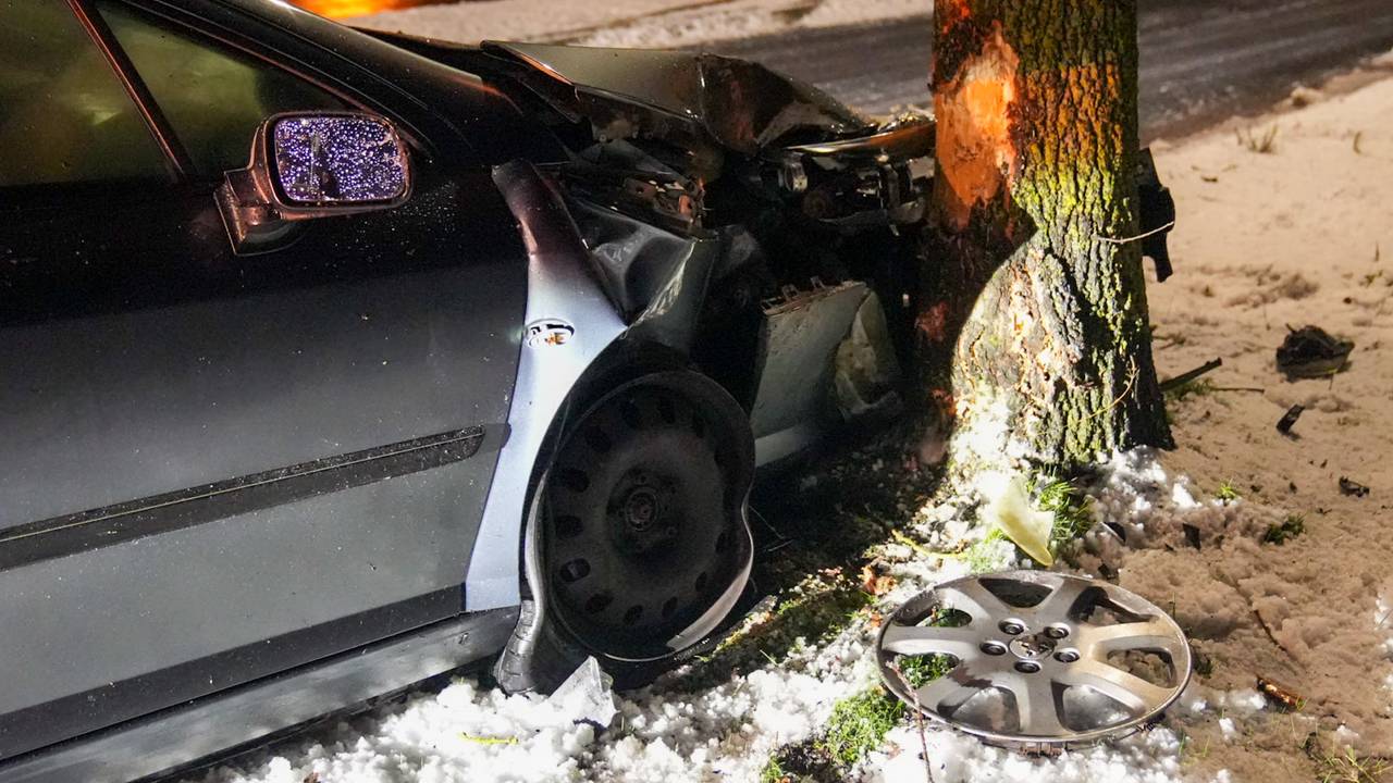 Het was glad op de weg (foto: Harrie Grijseels / Persbureau Heitink).