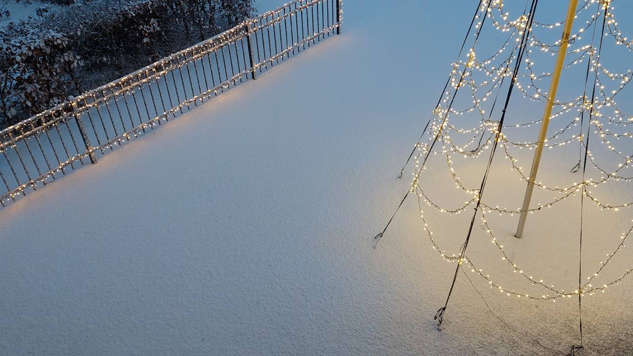 De vroege ochtend in Made, al een mooi laagje sneeuw (foto: Anja Bastiaansen).