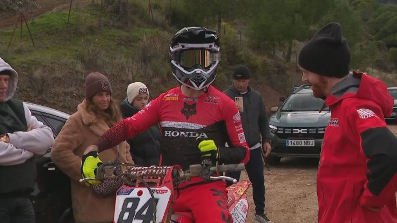 Jeffrey Herlings in zijn nieuwe outfit van Honda. (Foto: NOS)