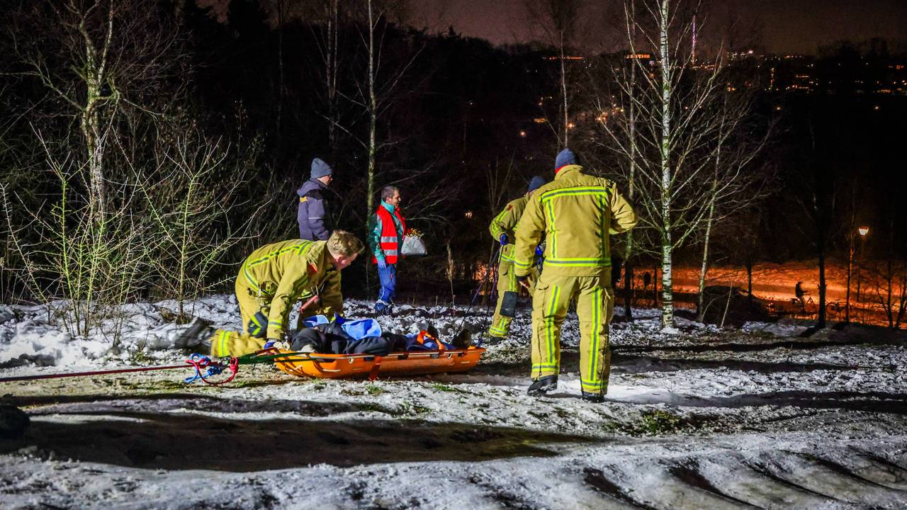 De man is naar het ziekenhuis gebracht (foto: Persbureau Heitink).