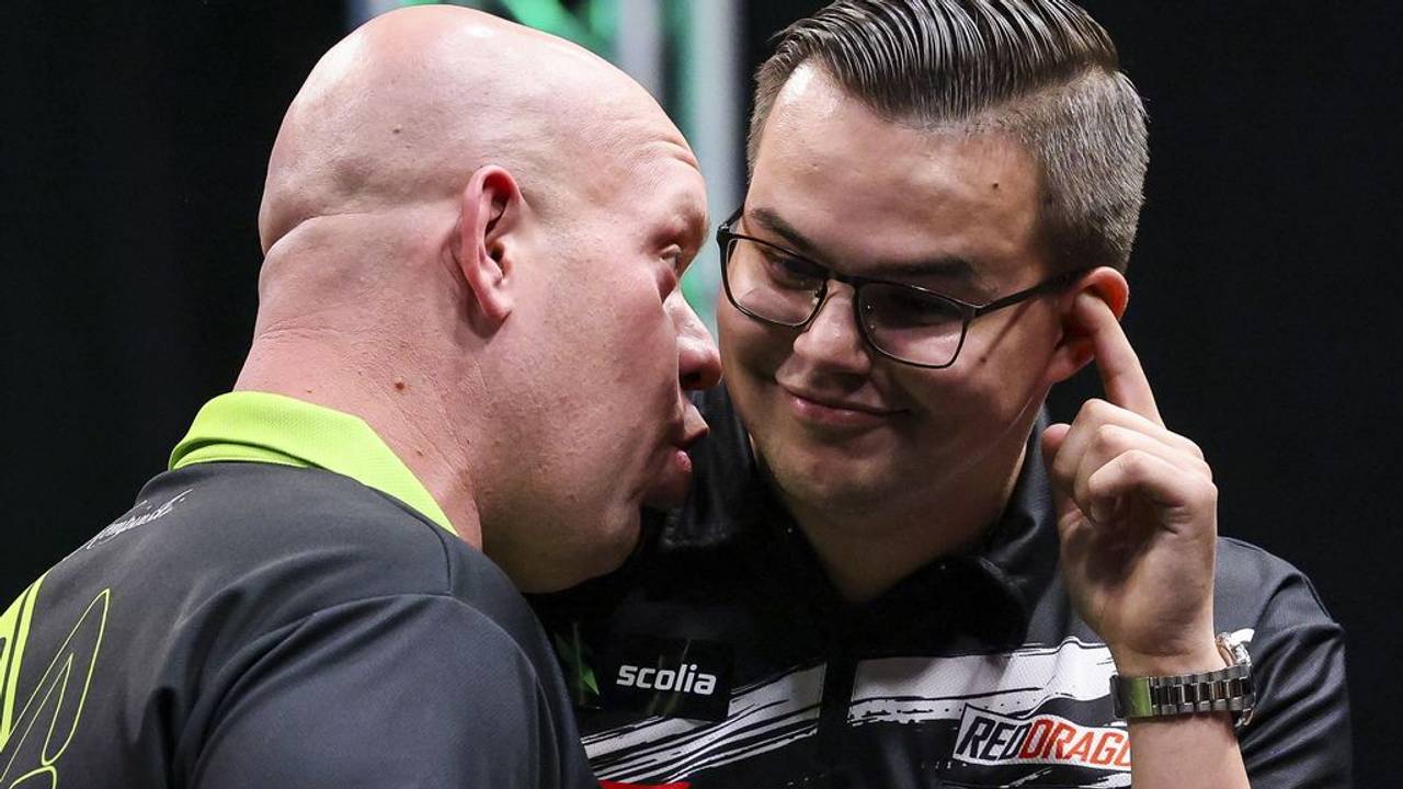 Van Gerwen(l) en Van Veen (foto: ANP).