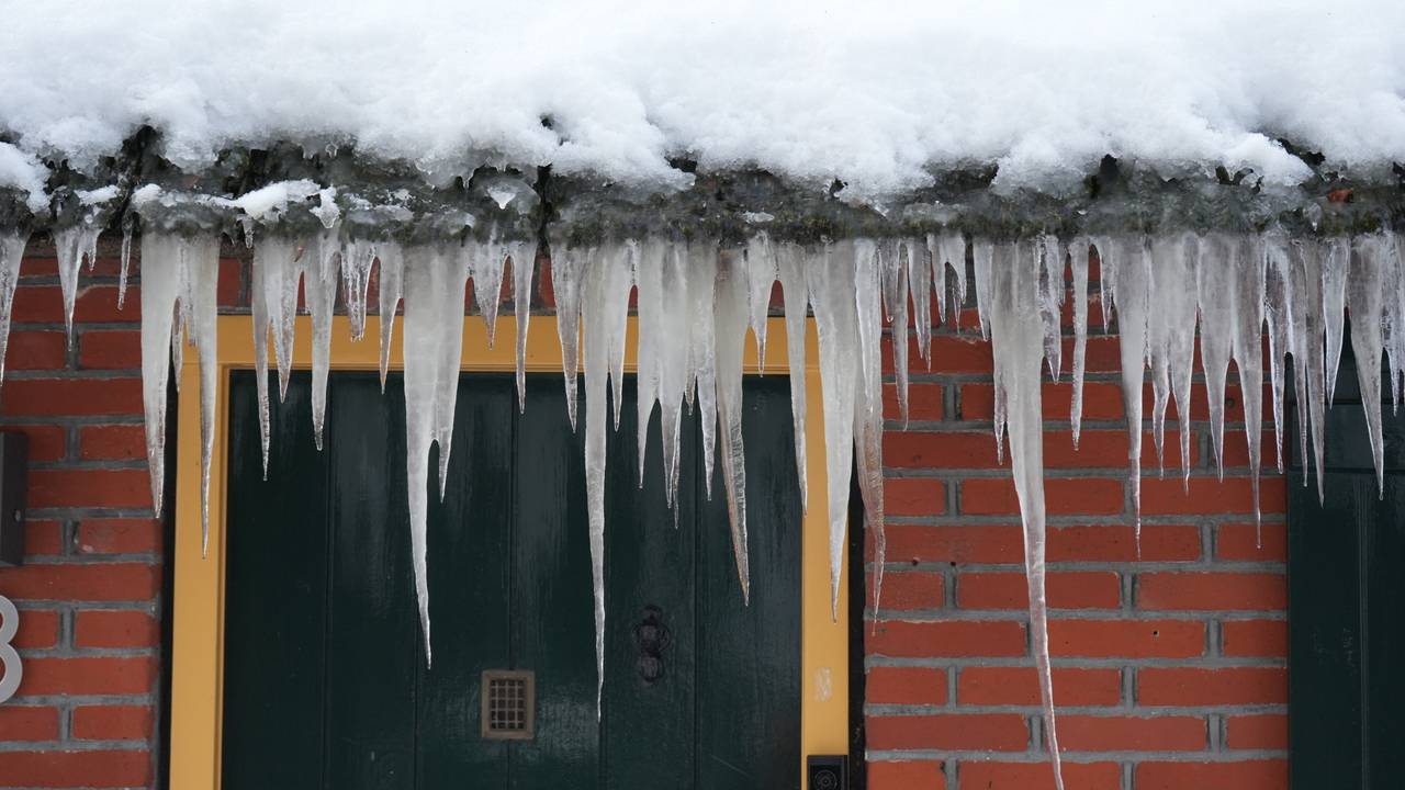 Toon kwam deze prachtige ijspegels tegen tijdens een winterse wandeling in Berkel-Enschot (foto: Toon Boons).