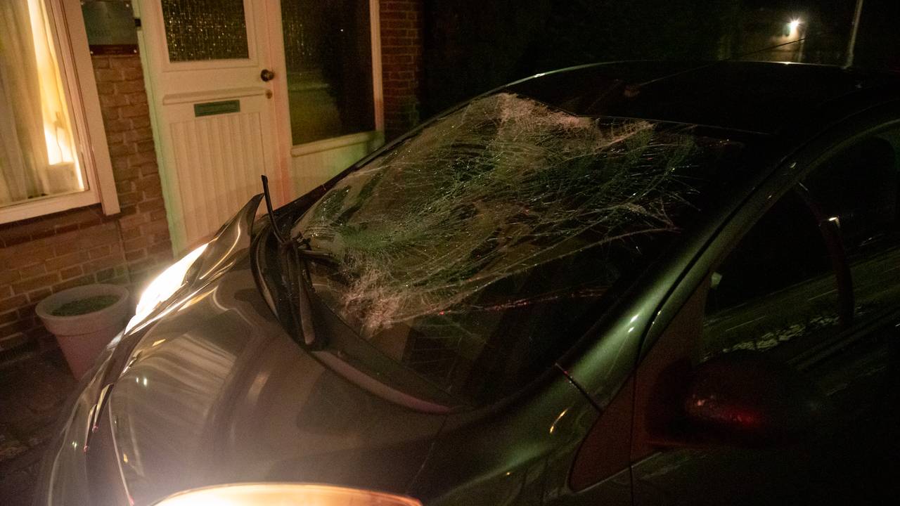 Voetganger wordt met flinke klap aangereden door auto in Bergen op Zoom