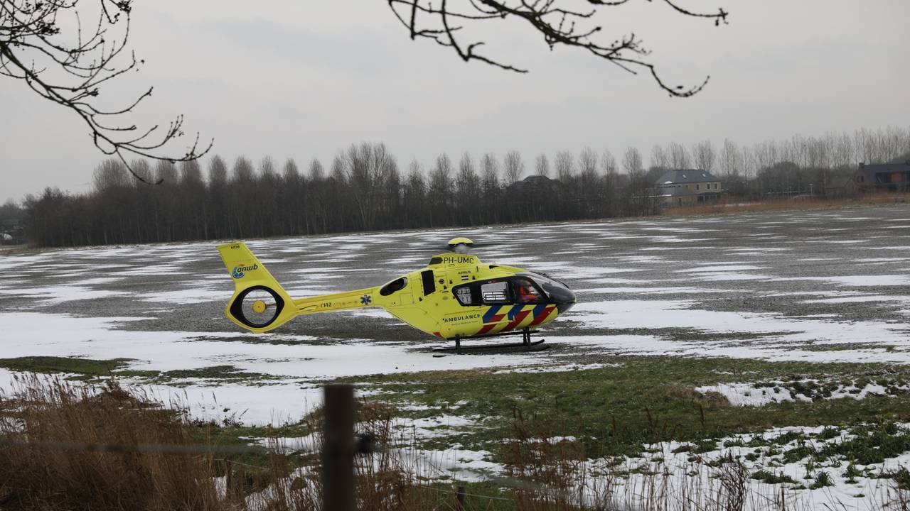 Een traumahelikopter kwam ter plaatse (foto: Christiaan Traets/Persbureau Heitink).