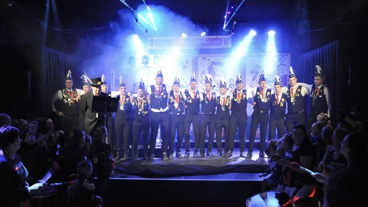 De raad van 11 tijdens het prinsenbal (privefoto)