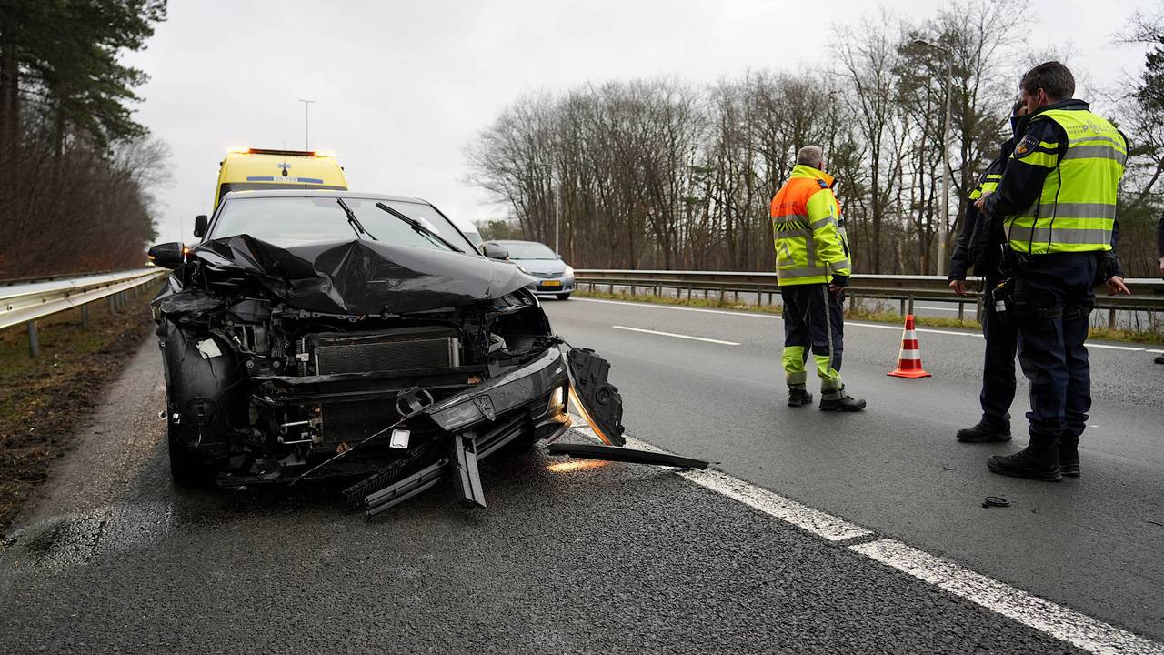 Botsing op de A27 bij Oosterhout (foto: Jeroen Stuve/Persbureau Heitink).