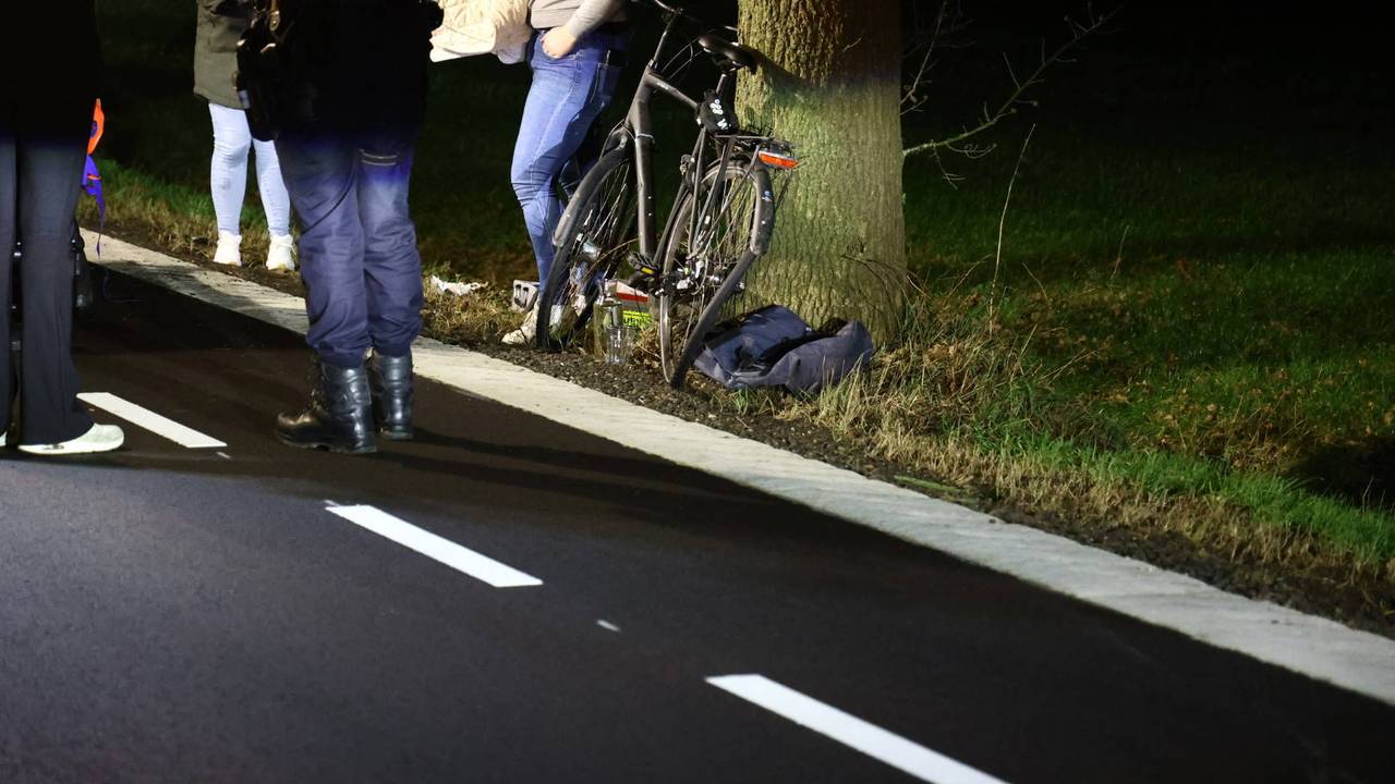Fietser gewond na aanrijding met auto op Hapseweg in Wanroij
