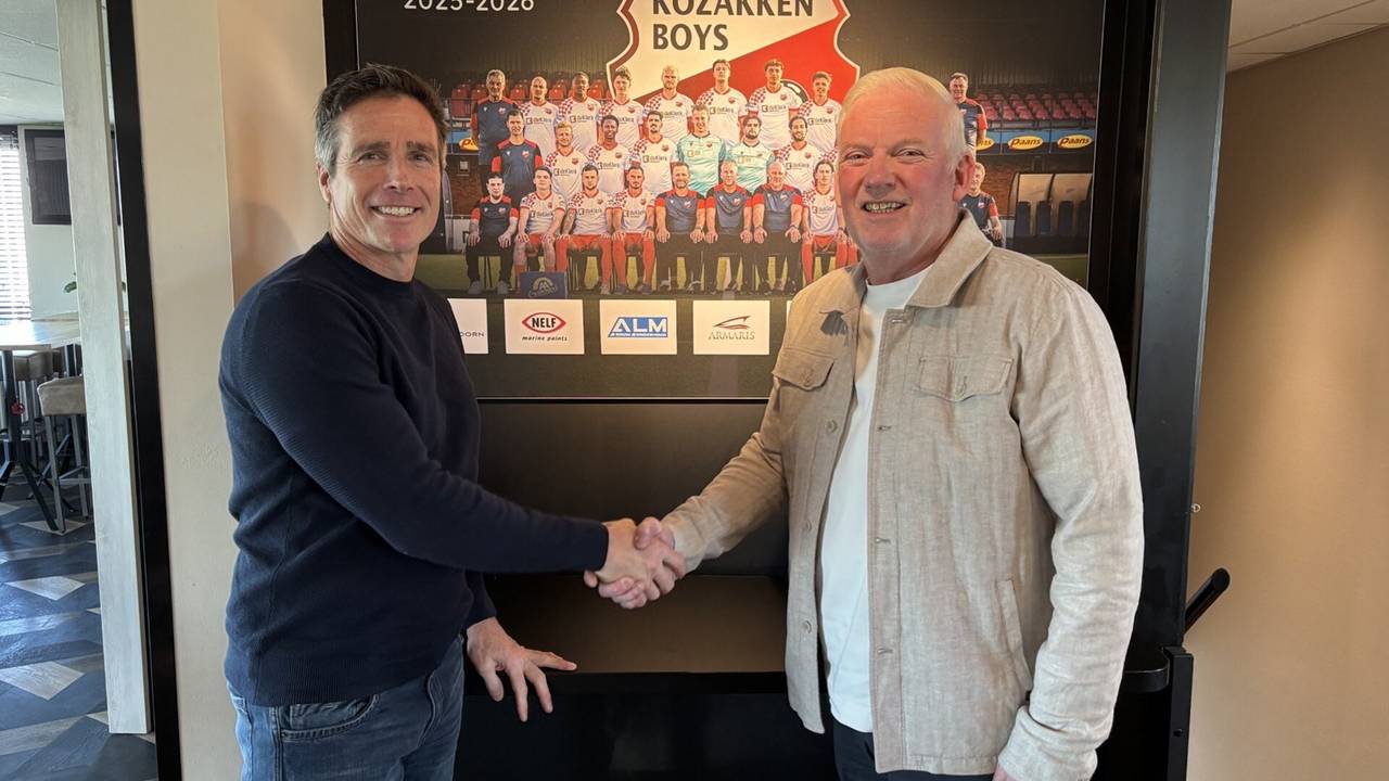 Dennis de Nooijer (l) wordt vanaf komend seizoen de nieuwe hoofdtrainer van Kozakken Boys (foto: Kozakken Boys).