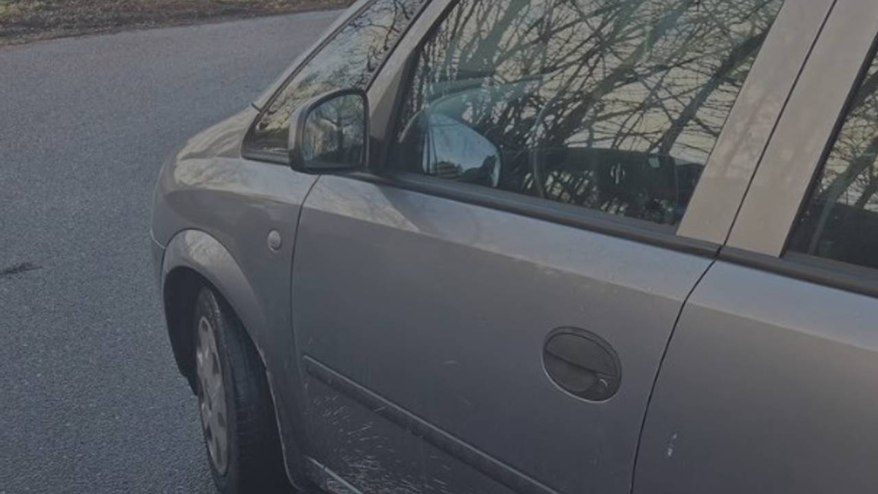 De auto in Vught waarin acht personen zaten.