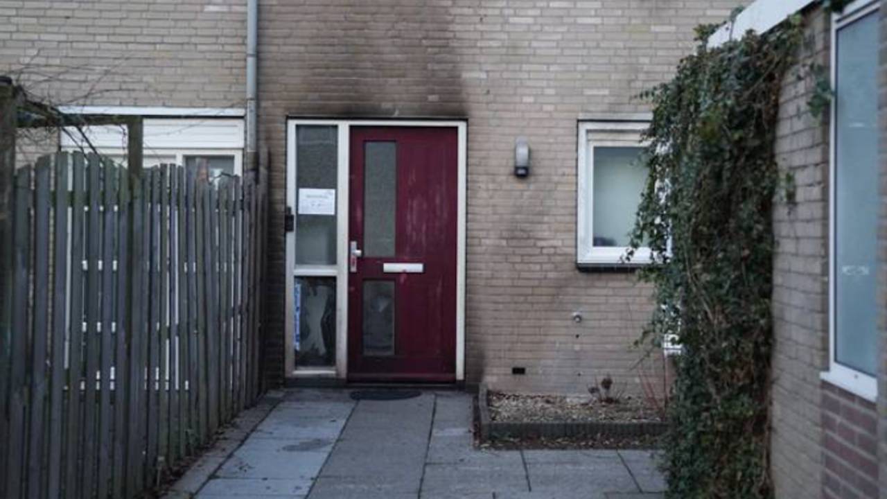 Brandbom bij een huis aan het Jozef Israëlplantsoen in Drunen (foto: Persbureau Heitink).