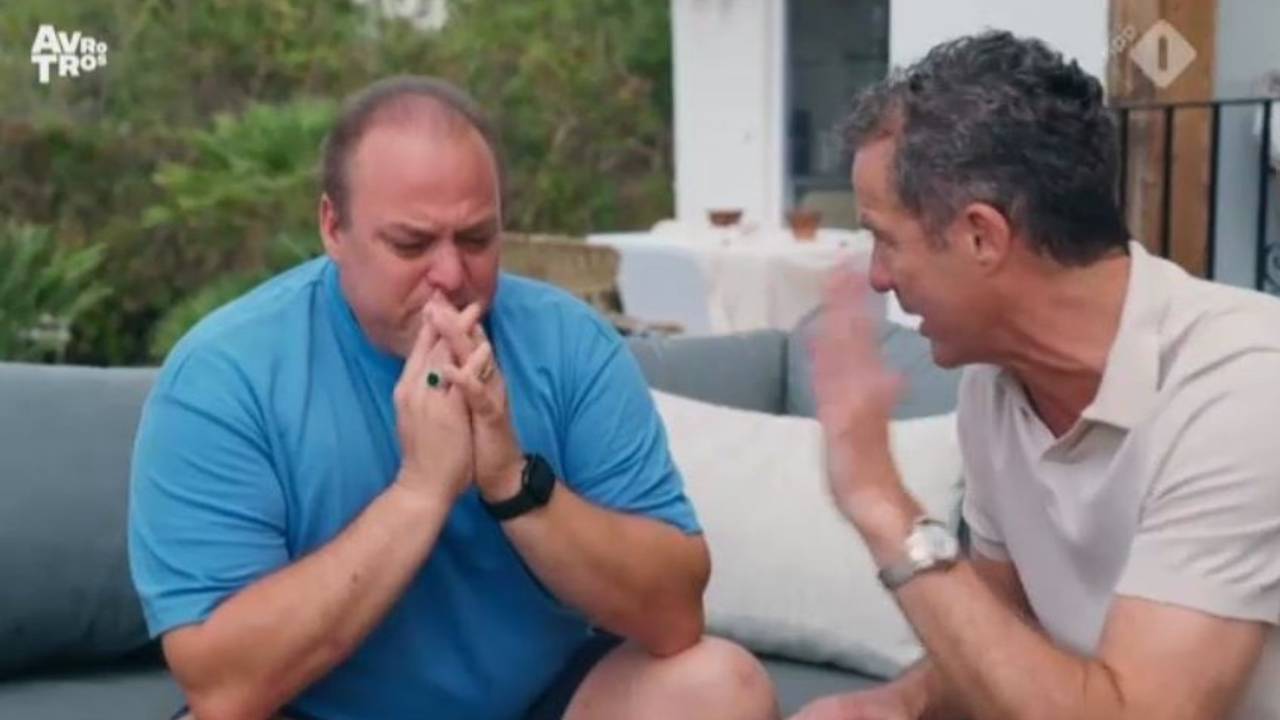 Frans schiet vol wanneer hij met Joh de Bever in gesprek is over Alzheimer (Foto: AVROTROS.)