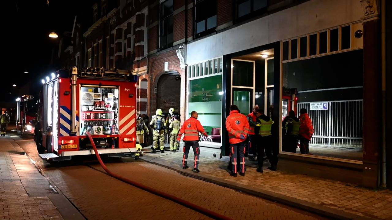 Felle brand in binnenstad Tilburg: bewoner gewond, meerdere huizen ontruimd