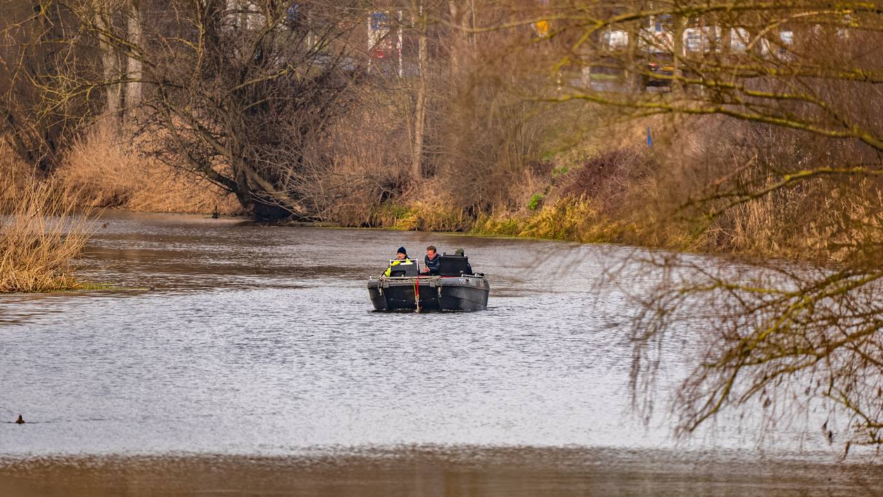 Politie zoekt met sonarboot in Graafsche Raam (Foto: Lucas Lammers / Persbureau Heitink). 