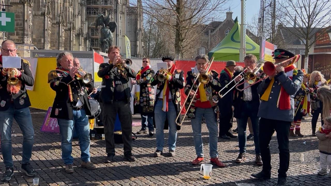 Muziekgroep gaat carnavallen in Amsterdam (foto: PB Band).