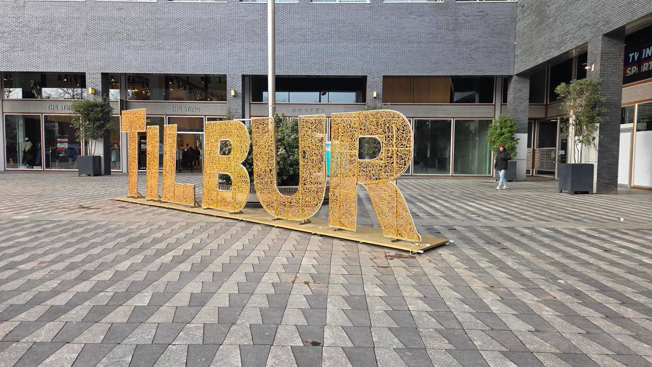 De laatste letter van Tilburg ontbreekt (foto: Noël van Hooft).