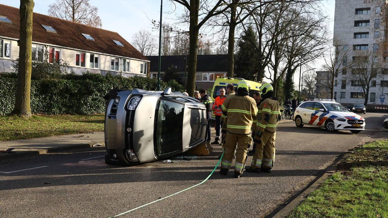 Auto op de kop in Boxmeer
