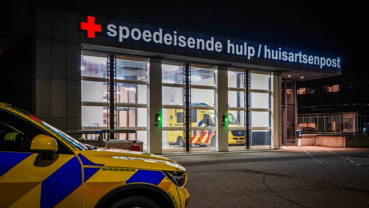 Ambulances wijken uit naar andere ziekenhuizen (foto: SQ Vision).